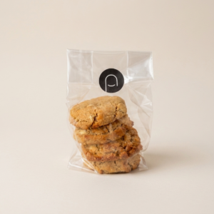 Cookies artesanas de cacahuete y chocolate blanco elaboradas con ingredientes sin gluten en Papín Dulce, Logroño.